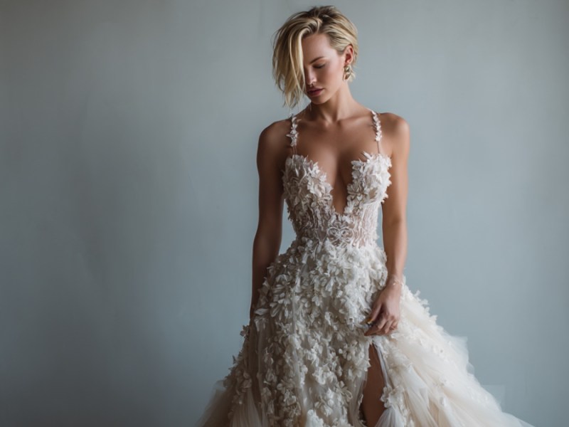 Frau in Brautkleid. (KI-generiert)