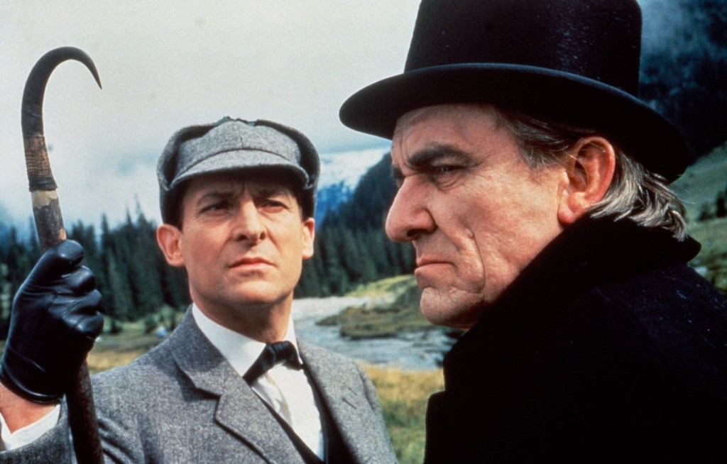 Jeremy Brett als Sherlock Holmes und Eric Porter als Professor Moriarty.